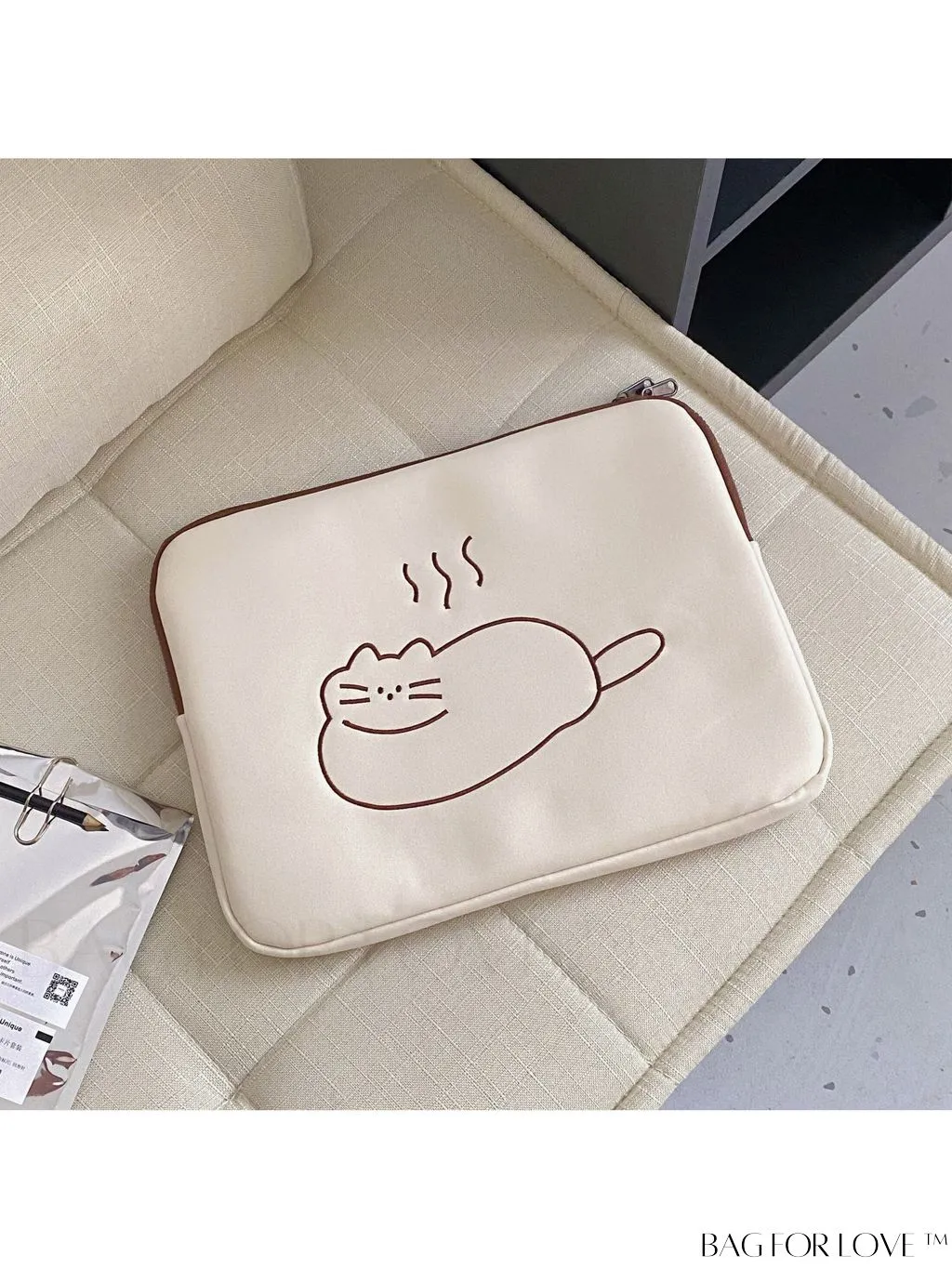 BagForLove - Zippered Laptop Bag with Cartoon Rabbit Graphic Design