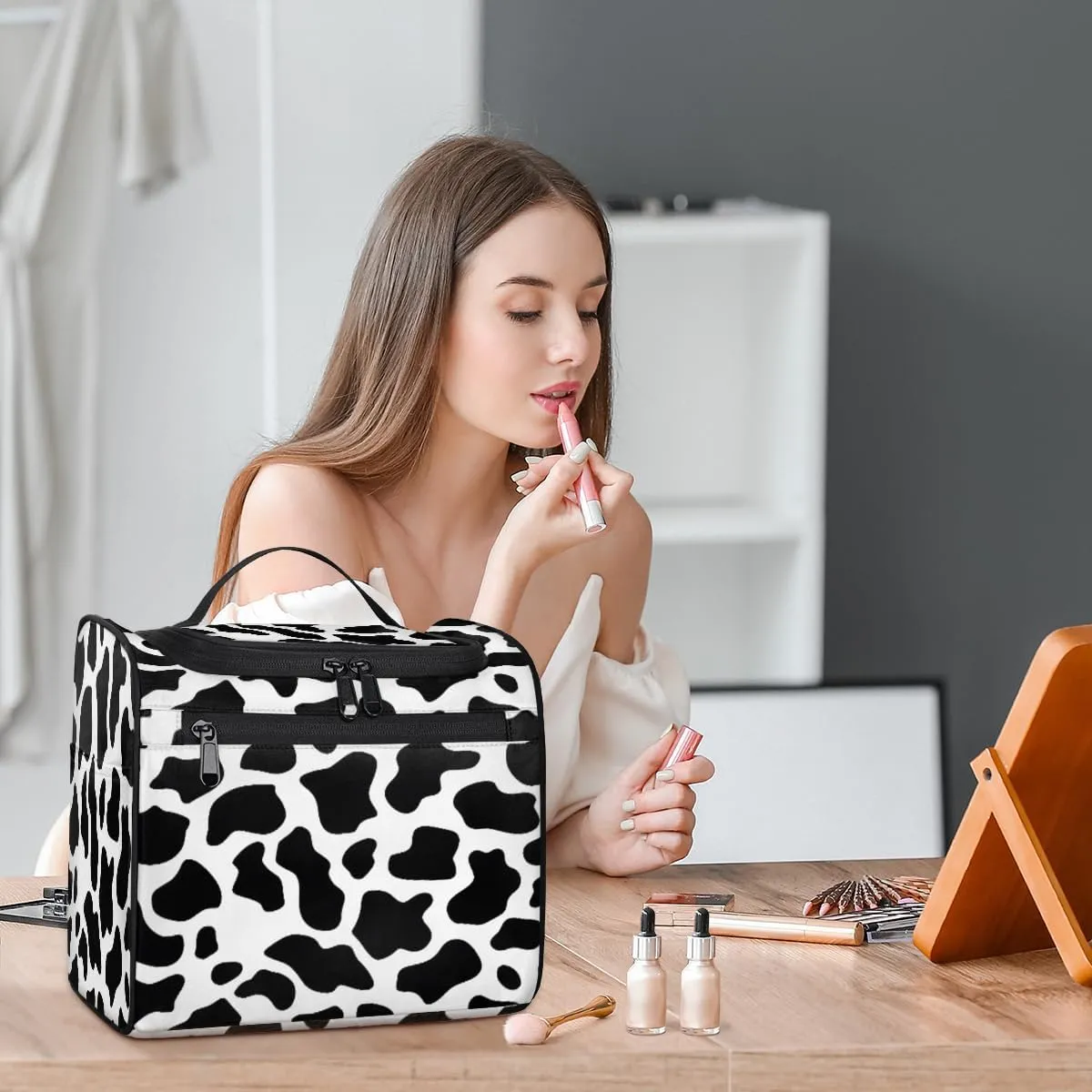 Cow Print Travel Makeup Bag Hanging Toiletry Bag for Women Make up Organizer Portable Cosmetic Bags with Dividers Inside
