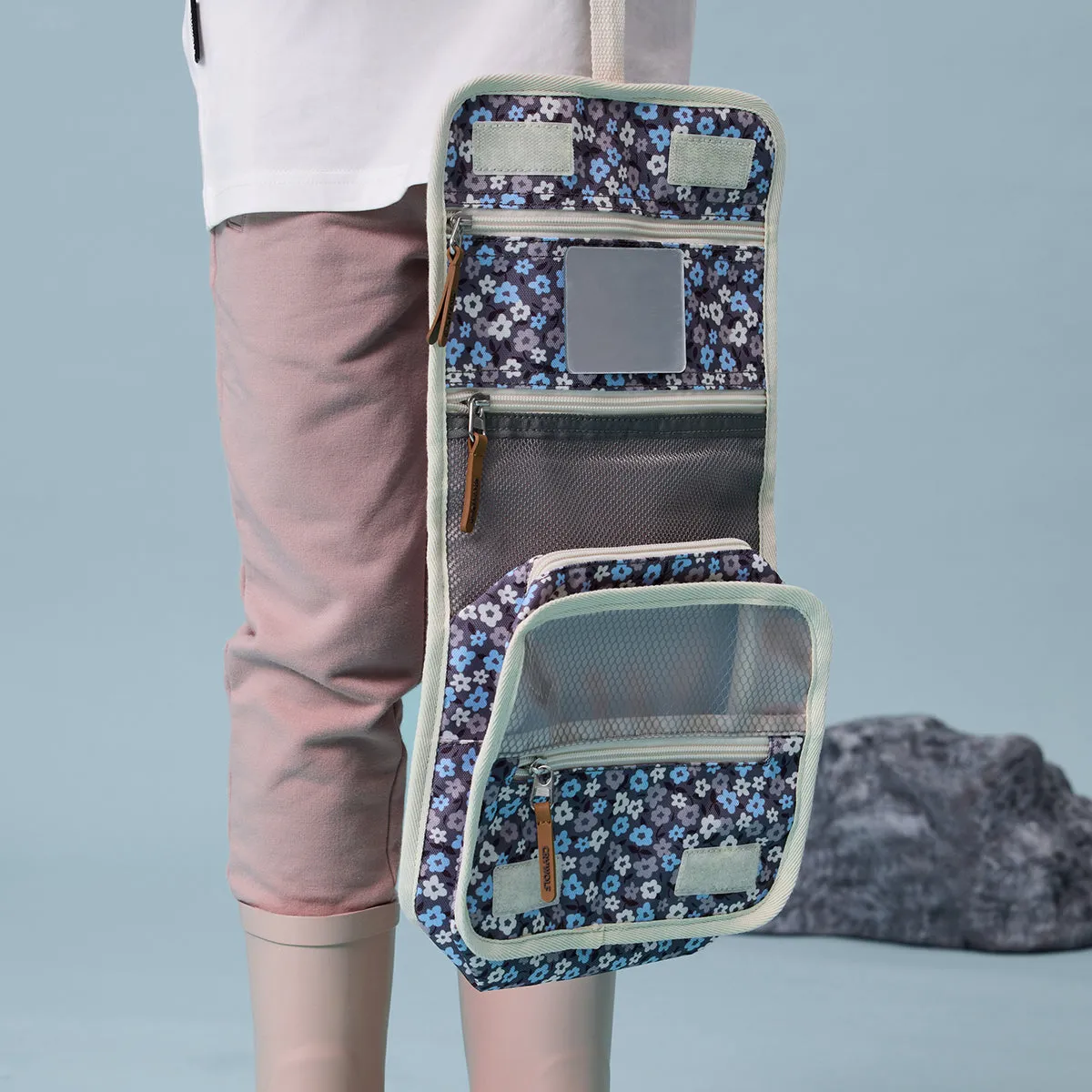 Crywolf Toiletry Bag (Flower Fields)