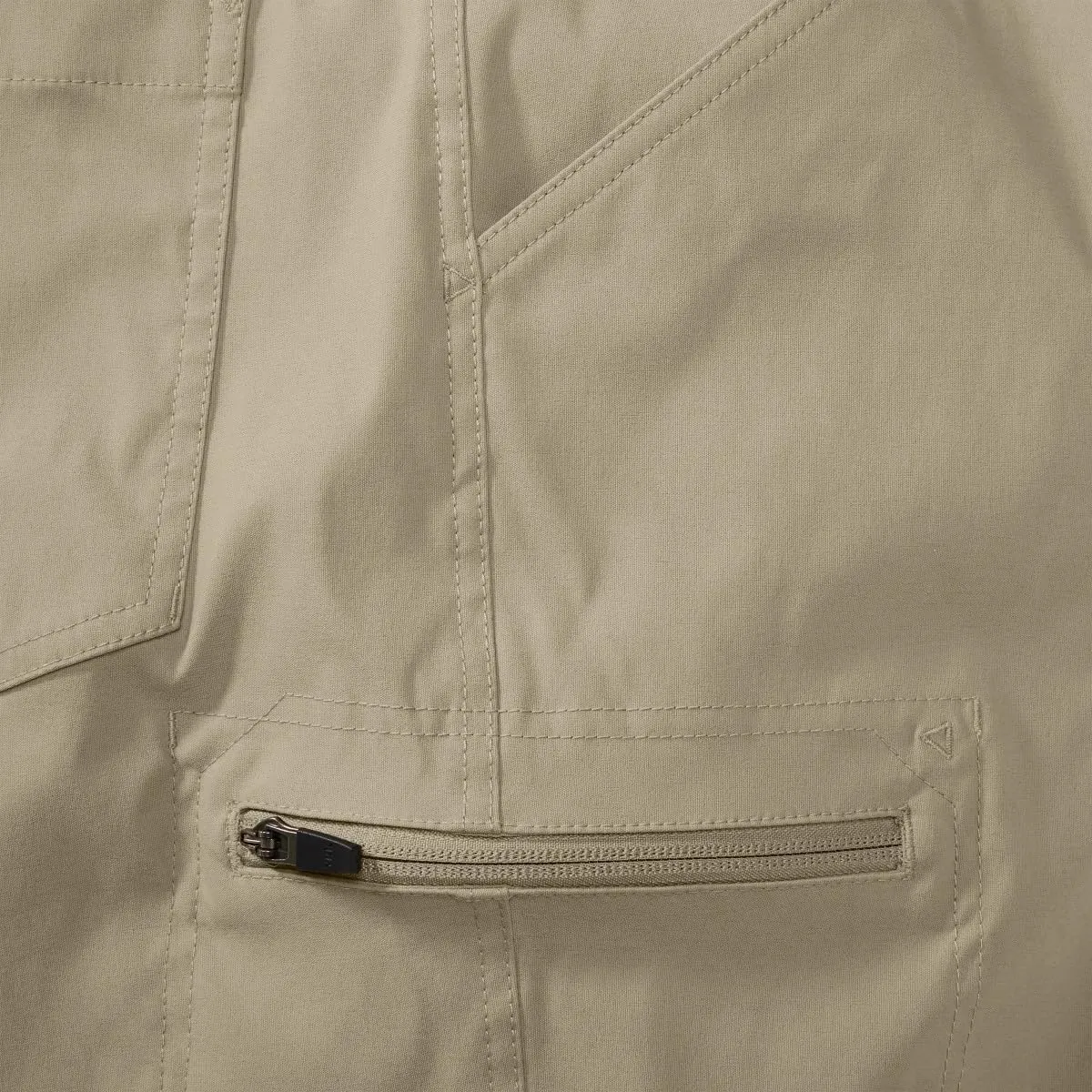 Eddie Bauer Men’s UPF 50  Classic Fit Stretch Lightweight Tech Short