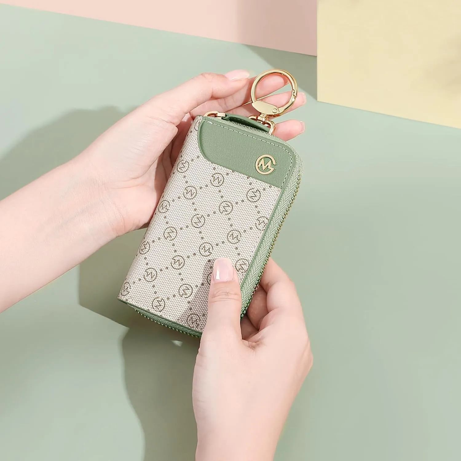 GOLF SUPAGS Women PVC Leather Car Key Chain Card Holder Wallet Pouch 6 Hook Snap Closure keys Money Organizer Case