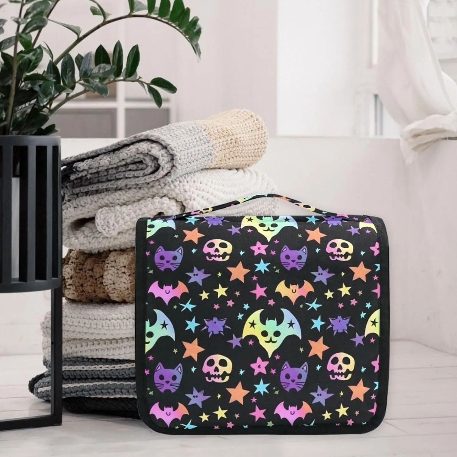 MNSRUU Hanging Toiletry Bag Bats and Stars Travel Makeup bag for Toiletries Portable Travel Toiletry Organizer Cosmetic Bags with Hanging Hook