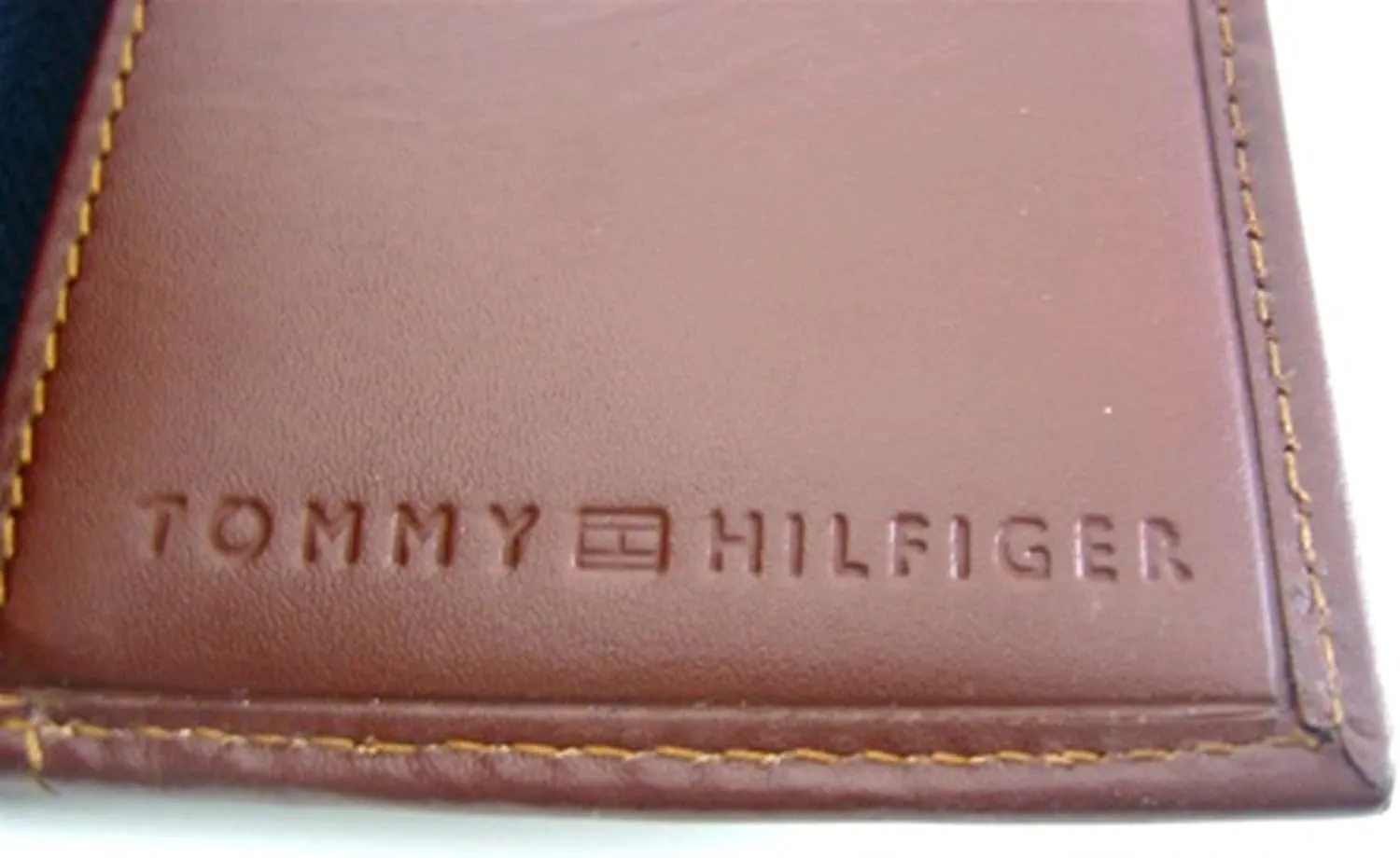Tommy Hilfiger Men's Compact Trifold Wallet with ID Window and Multiple Card Slots