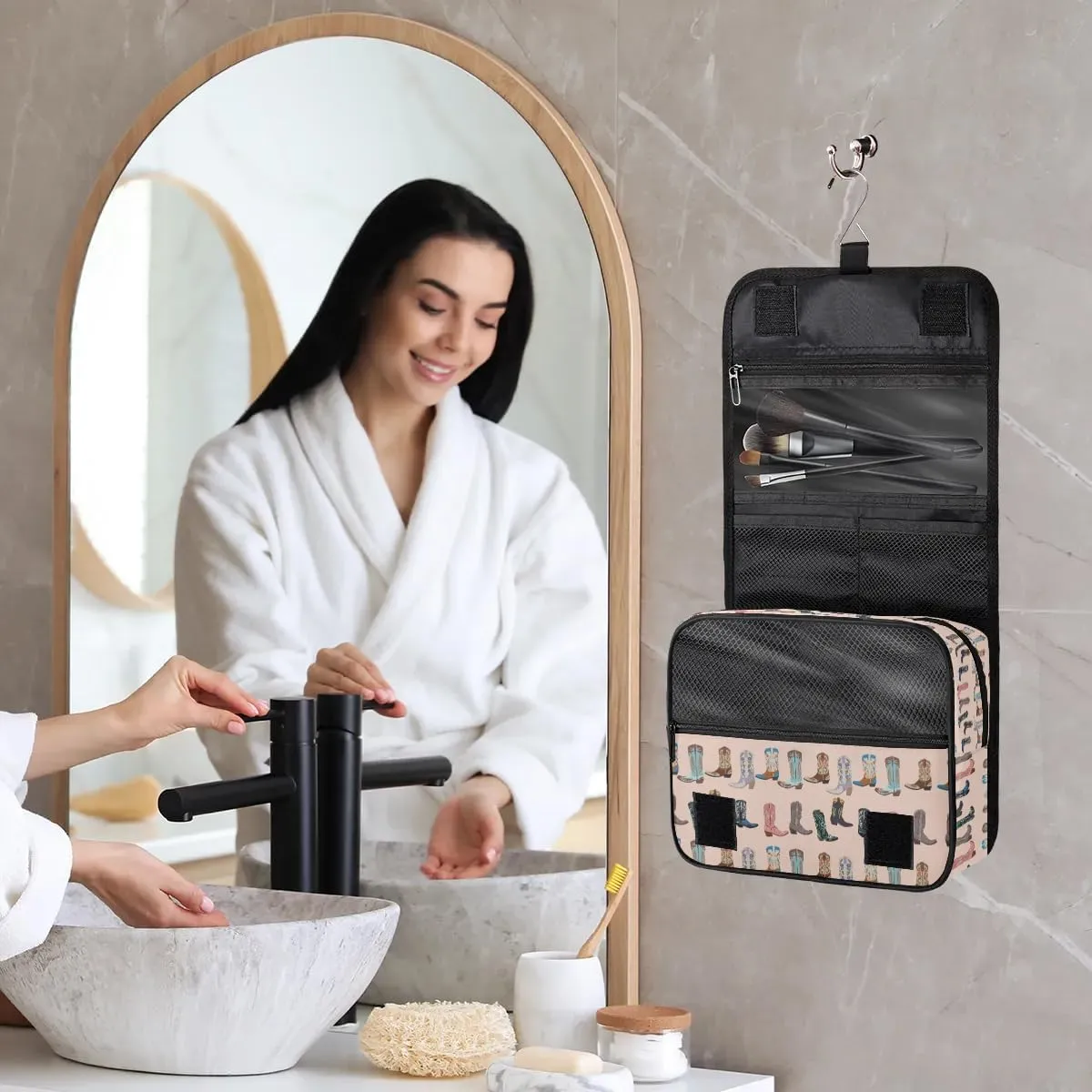 Travel Toiletry Bag for Women Men with Hanging Hook Pink Retro Western Print Cowboy Pattern Makeup Cosmetic Bag Organizer Travel Bag for Toiletries Essentials Accessories, Large Size