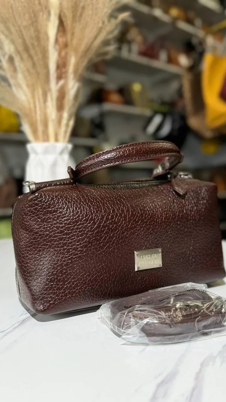 Urban Chic – Stylish Eco-Leather Bag with a Long Strap